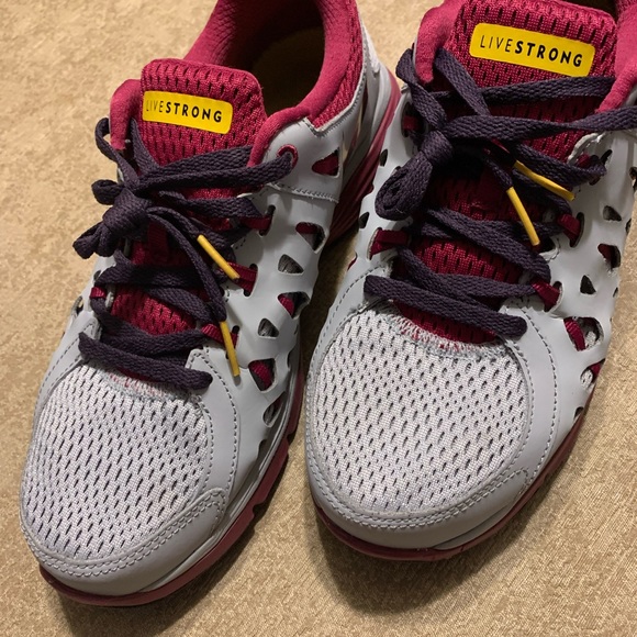 NIKE Women’s Dual Fusion Run 2 Livestrong Gray Running Shoes Sz 8, 599181-002 - Picture 2 of 8